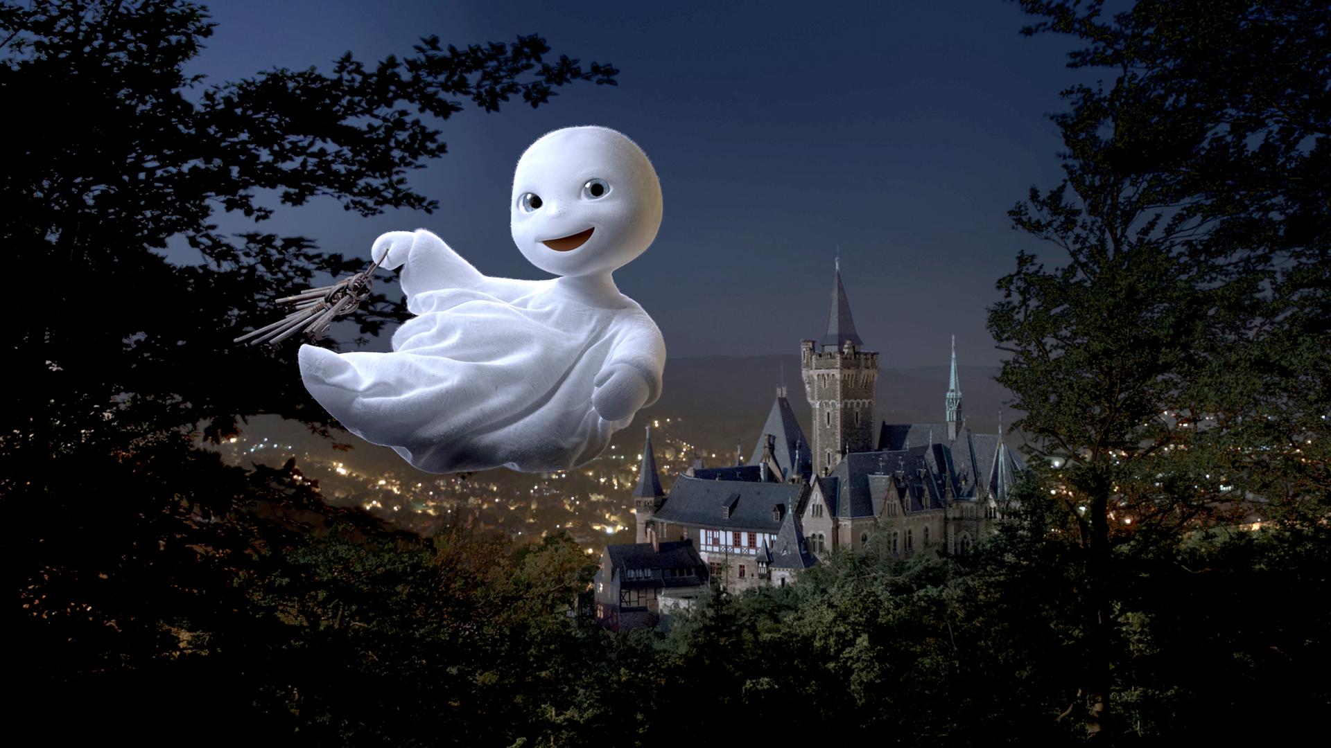 Das kleine Gespenst erwacht zur Geisterstunde vor Burg Eulenstein.