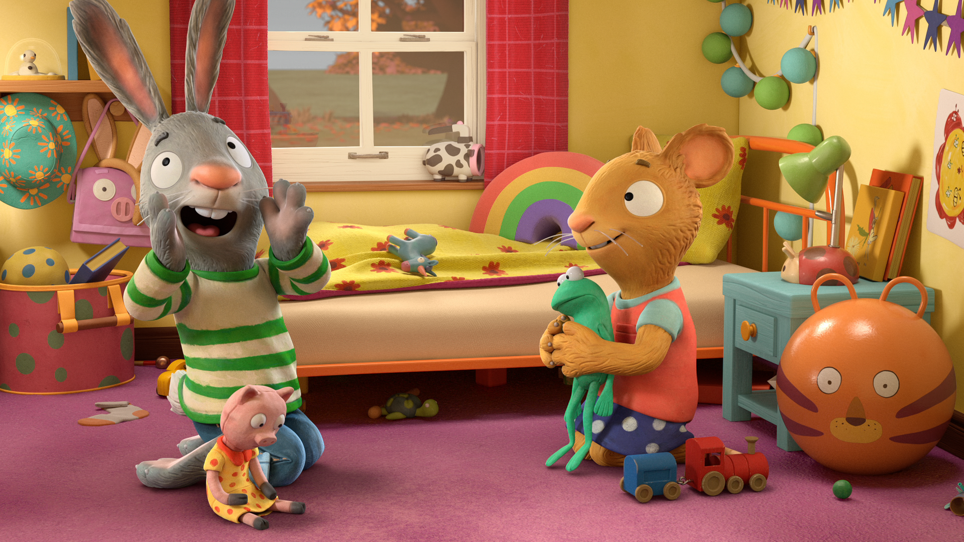 Pip und Posy sitzen auf dem Boden. Pip hält sich die Pfoten zum Rufen an den Mund. Posy sitz rechts neben ihm und hält Froschi fest. Schweinchen sitzt vor Pip auf dem Boden.