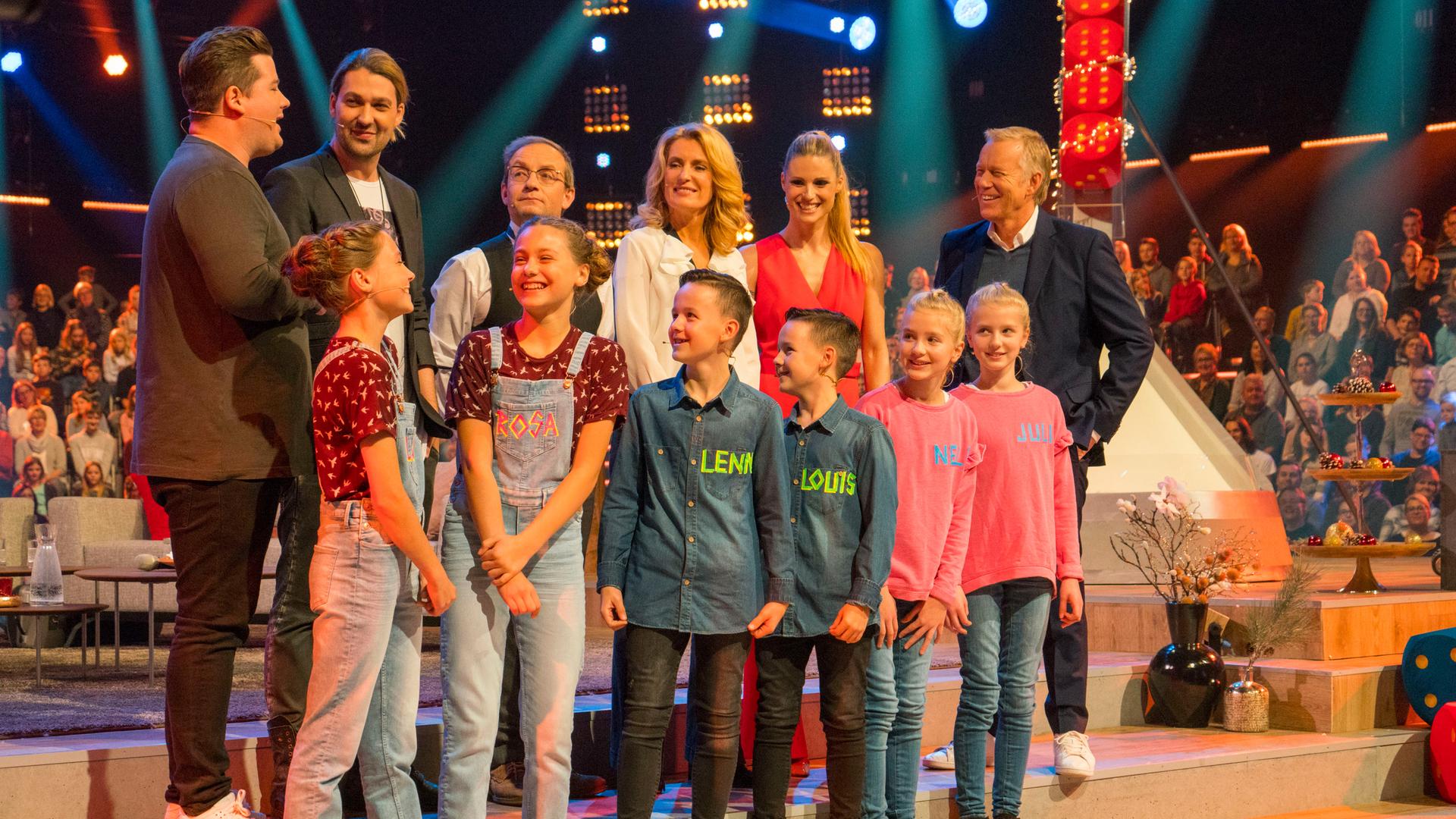 "Das Spiel beginnt!" mit Chris Tall, David Garrett, Wigald Boning, Maria Furtwängler, Michelle Hunziker, Johannes B. Kerner und den Kindern Laila und Rosa Meinecke, Lenn und Louis Weißenbach und Nele und Julia Lau