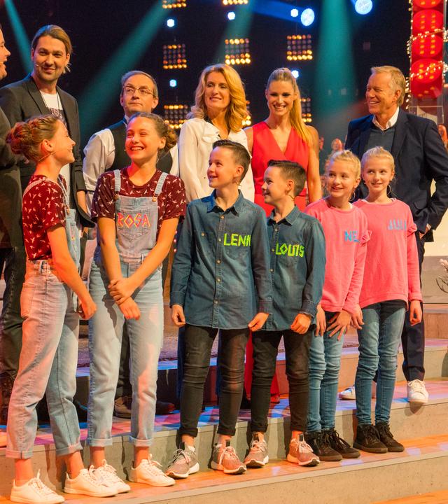 "Das Spiel beginnt!" mit Chris Tall, David Garrett, Wigald Boning, Maria Furtwängler, Michelle Hunziker, Johannes B. Kerner und den Kindern Laila und Rosa Meinecke, Lenn und Louis Weißenbach und Nele und Julia Lau