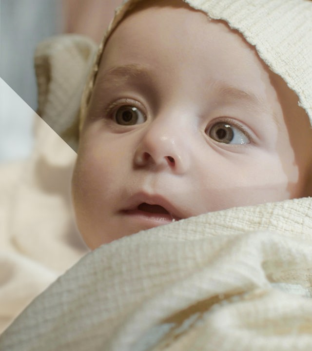 Eingehülltes Baby