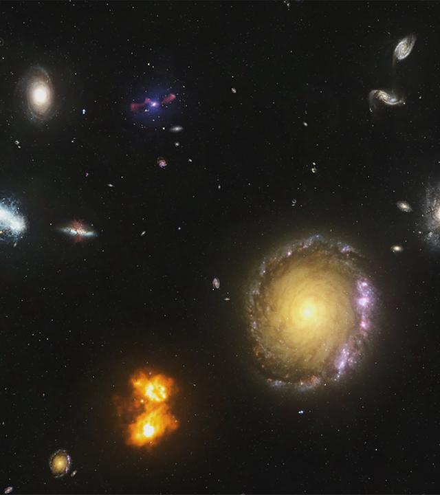 Viele kleine Galaxien in Spiralen- und Ellipsenform sind im Universum zu sehen.