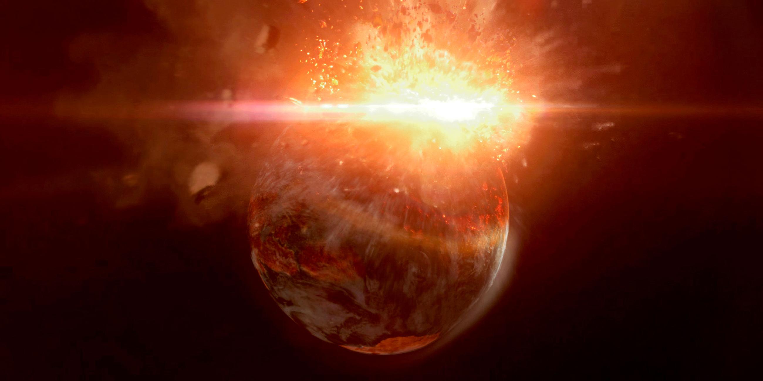 Computeranimation. Ein Planet und ein Meteorit stoßen zusammen. Eine Explosion lässt Steinbrocken zurück ins All fliegen.