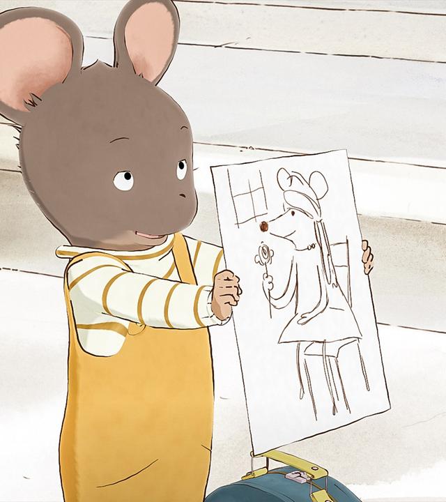 Celestine trägt eine gelbe Latzhose und darunter einen weiß-gelb gestreiften Pullover. In den Händen hält sie ein selbstgemaltes Bild, das eine Frau mit einer Rose in der Hand zeigt. Das Bild streckt sie von sich, um es dem vermeindlichen Museumsdieb zu zeigen.