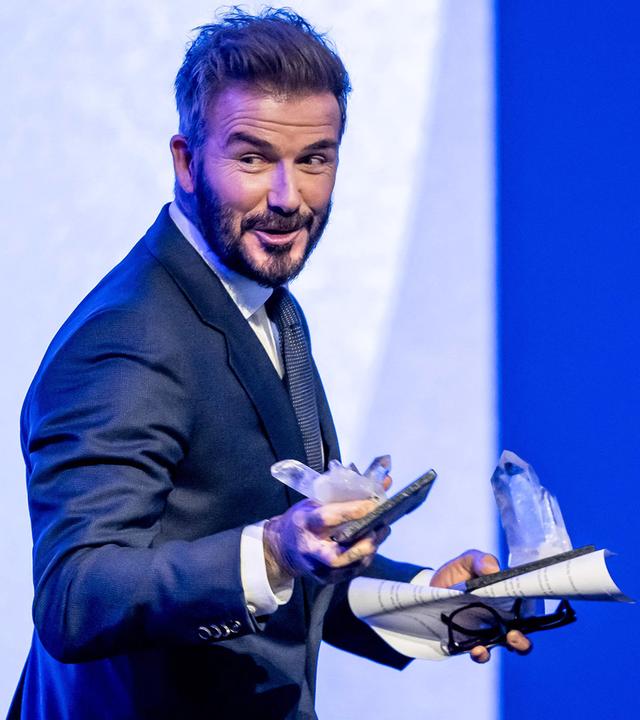 Der ehemalige Fußballstar David Beckham Weltwirtschaftsforum in Davos mit dem Crystal Award geehrt worden.