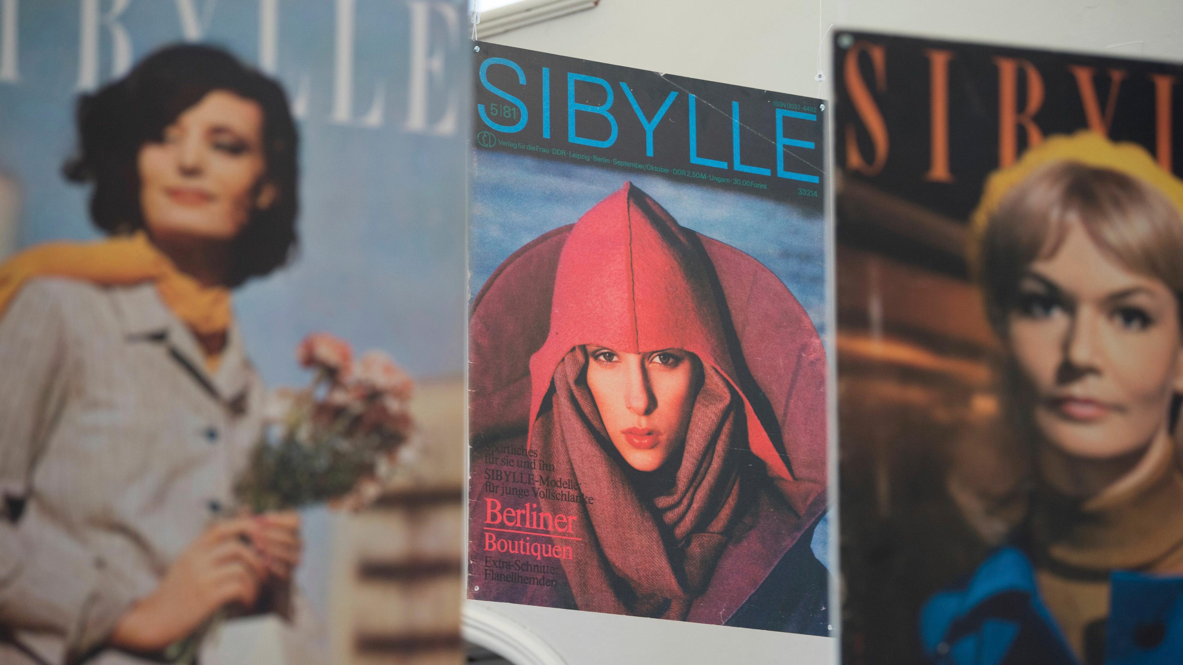 Eine Ausstellung der Modezeitschrift Sibylle mit Titelseiten von 1956 -1995