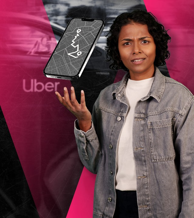 Kaja Adchayan steht vor einem grafischen Hintergrund in Pink und Schwarz. Neben ihr schwebt ein Smartphone mit einer Navigationskarte, im Hintergrund ist unscharf ein Auto und das Uber-Logo zu erkennen. Sie schaut skeptisch und hält eine Hand leicht erhoben, als würde sie die Funktionsweise oder die Folgen von Fahrdienst-Apps hinterfragen.
