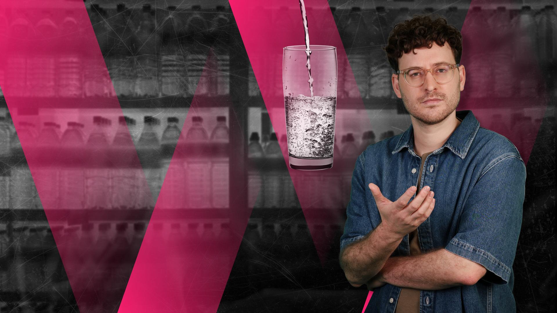 Max Humpert im Hintergrund ein Glas mit Wasser
