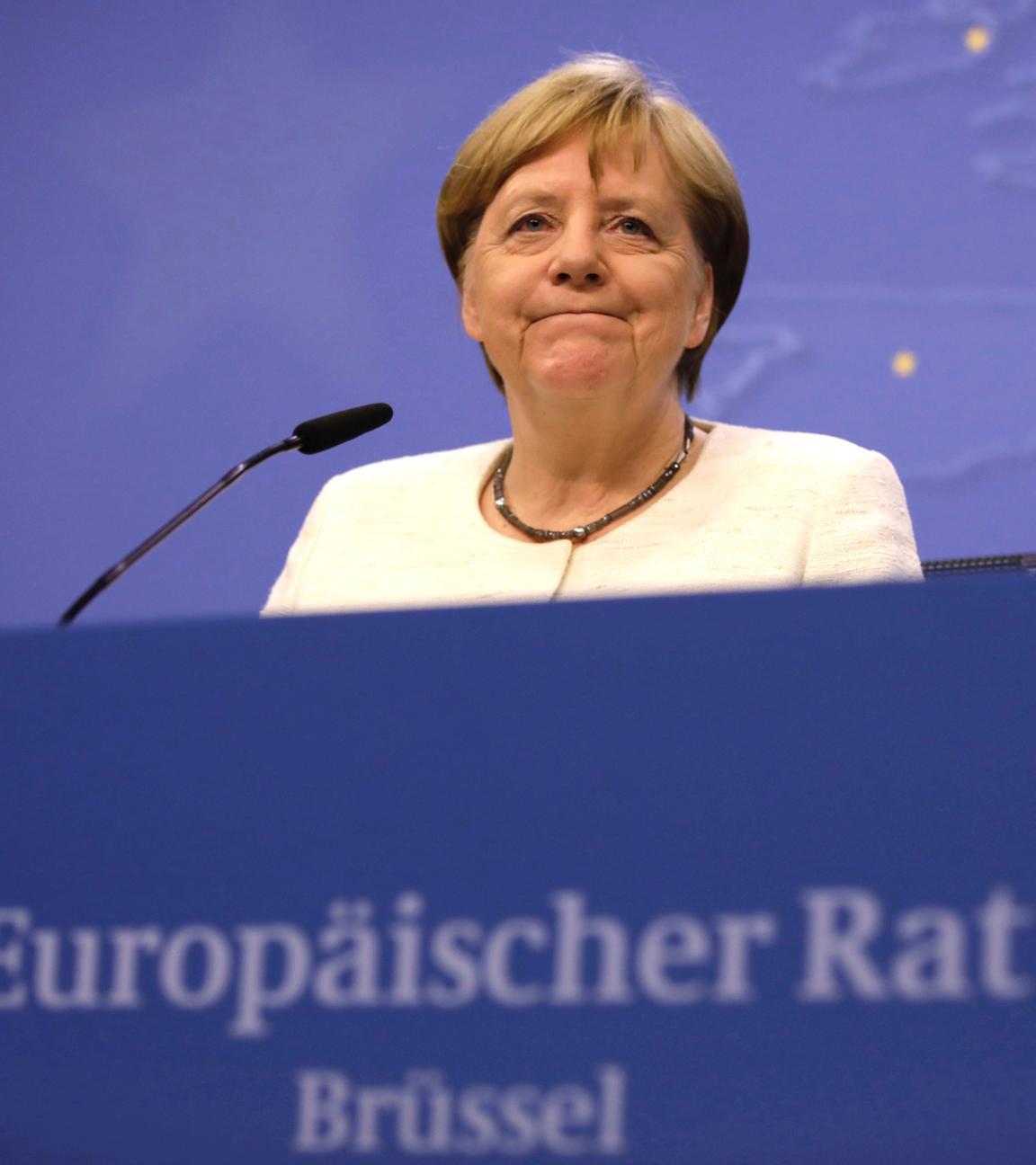 Bundeskanzlerin Merkel steht am Rednerpult während einer Pressekonferenz beim EU-Gipfel am 02.07.2019 in Brüssel.