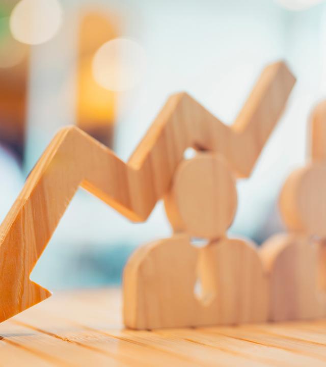 Symbolfoto: Holzskulptur Niedergang