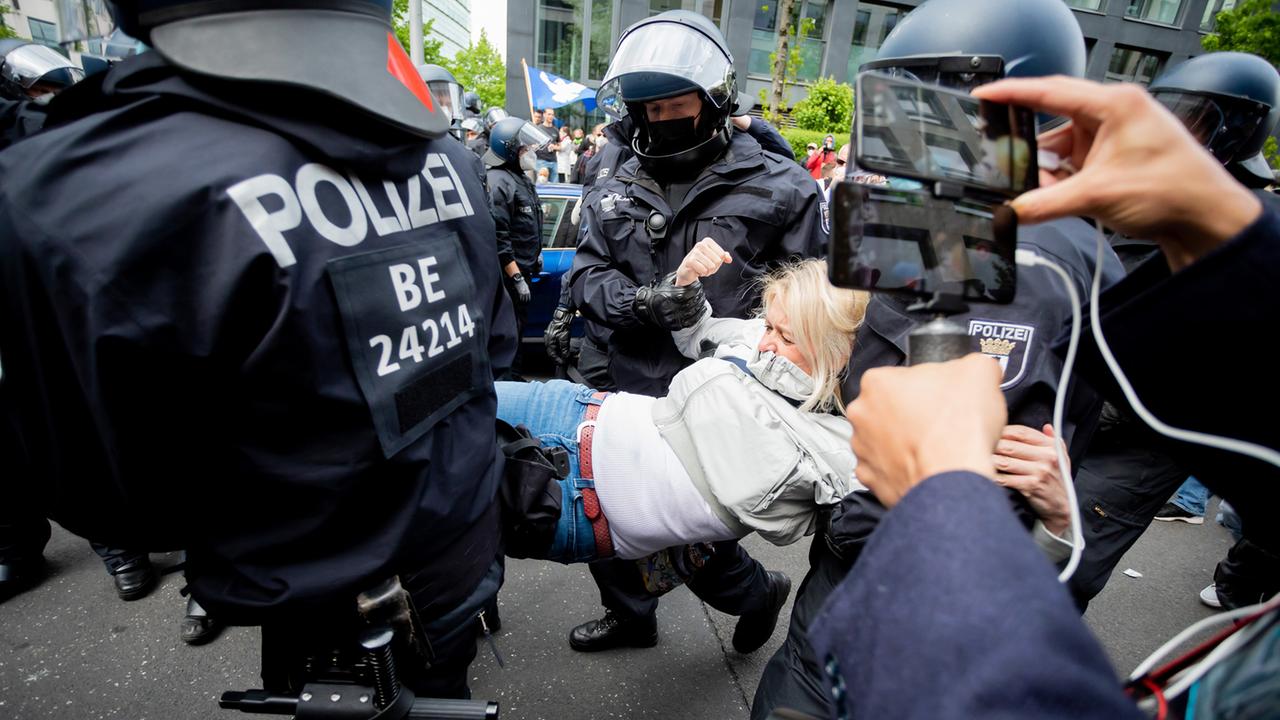Berlin: Hunderte Festnahmen nach Demo-Verbot