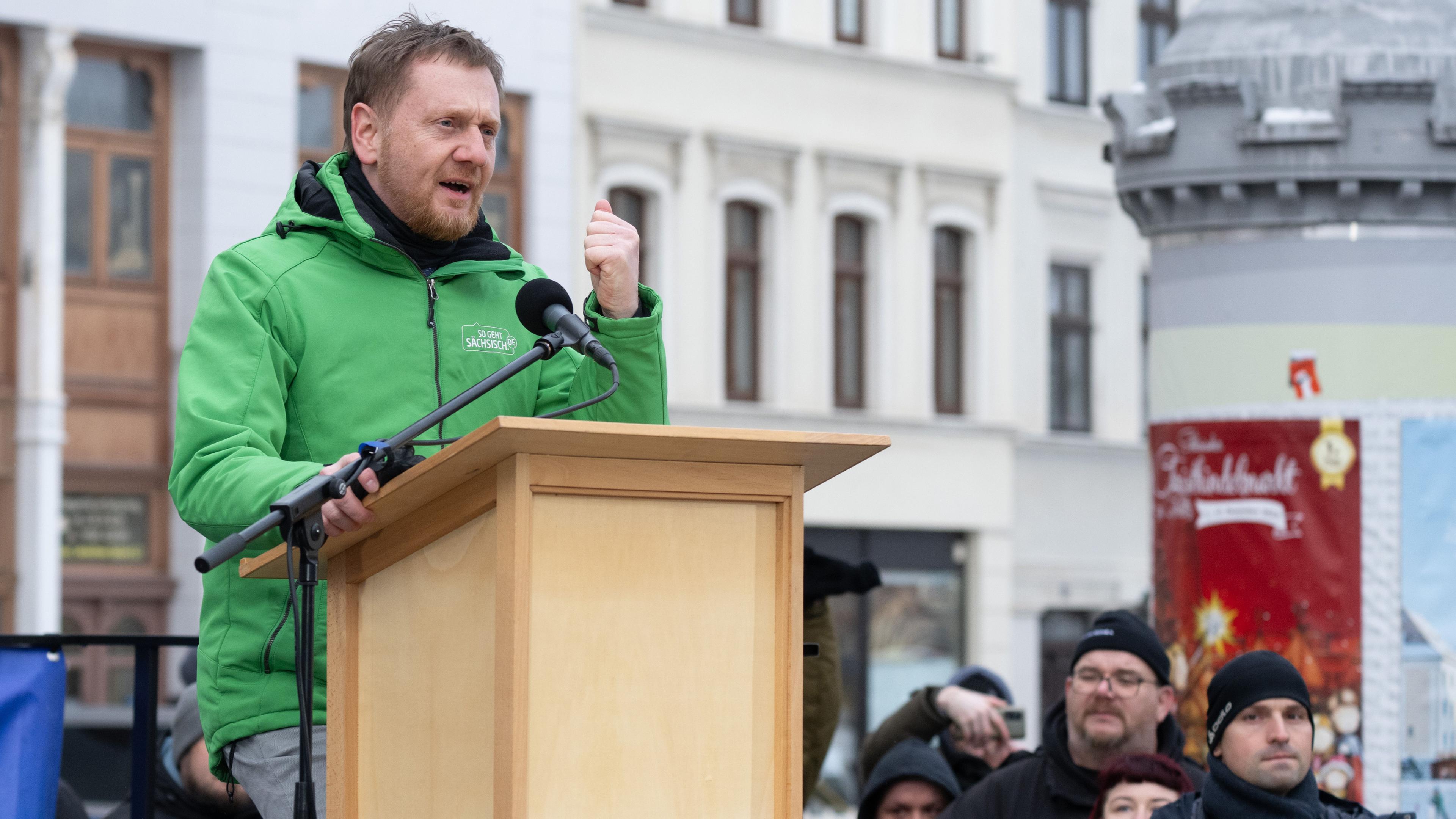 Michael Kretschmer spricht auf einer Demonstrationen gegen Rechtsextremismus auf dem Marienplatz am 21.01.2024.
