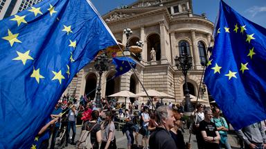 Demonstration vor der alten Oper in Frankfurt a. Main