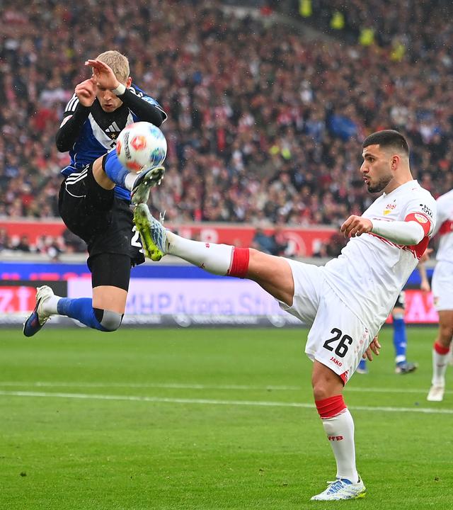 Deniz Undav (VFB Stuttgart) kämpft. 