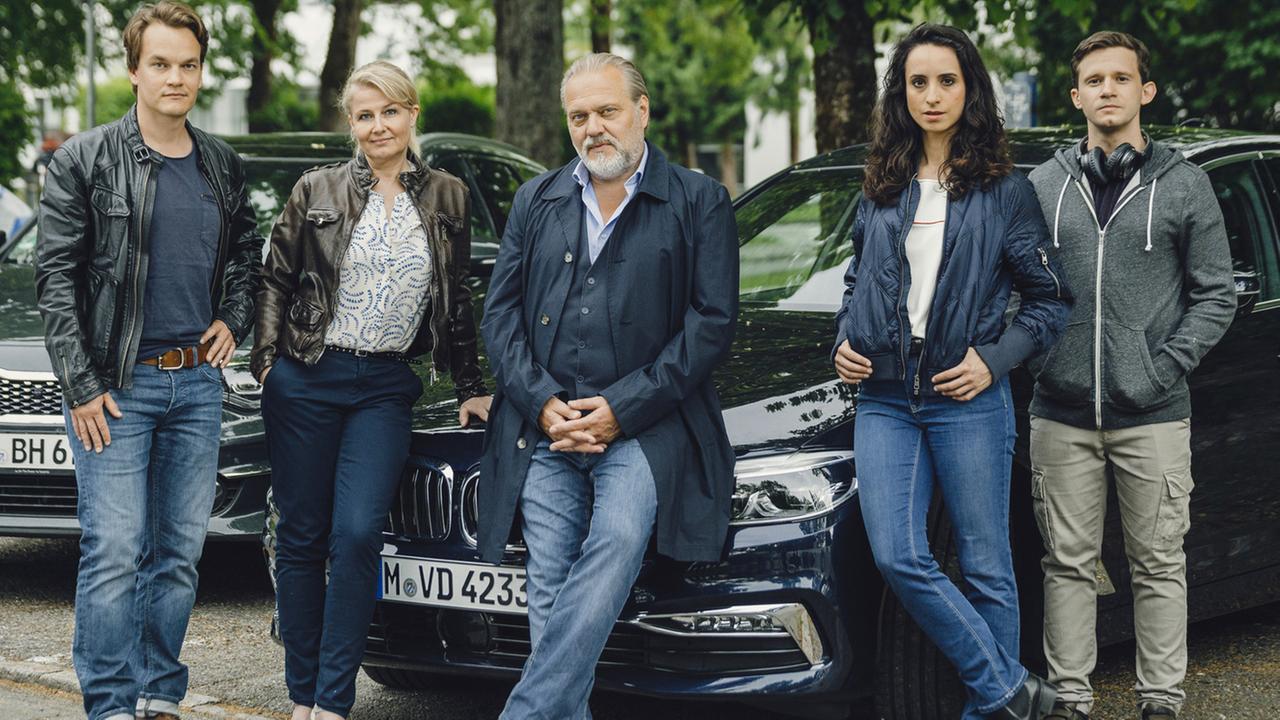 Der Alte: Tom Kupfer (Ludwig Blochberger), Dr. Franziska Sommerfeld (Christina Rainer), Richard Voss (Jan-Gregor Kremp), Annabell Lorenz (Stephanie Stumph) und Lenny Wandmann (Thimo Meitner).