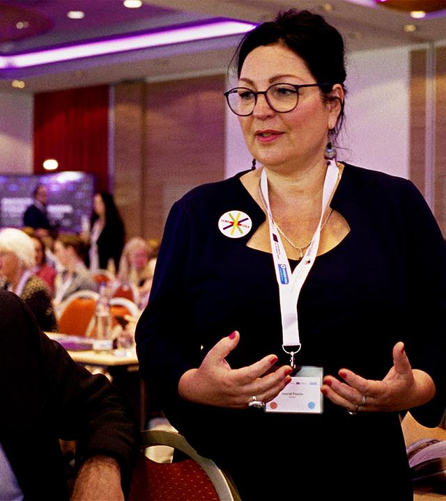 Drei Menschen im Gespärch