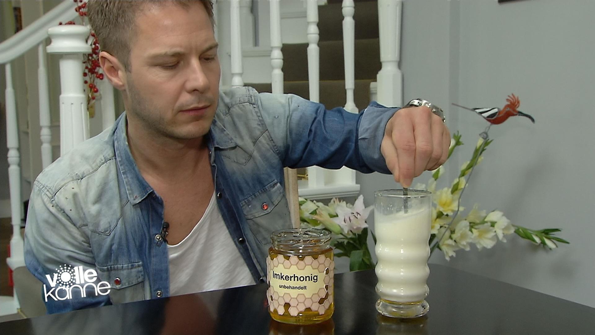 Besserwisser Florian Weiss mit Milch und Honig