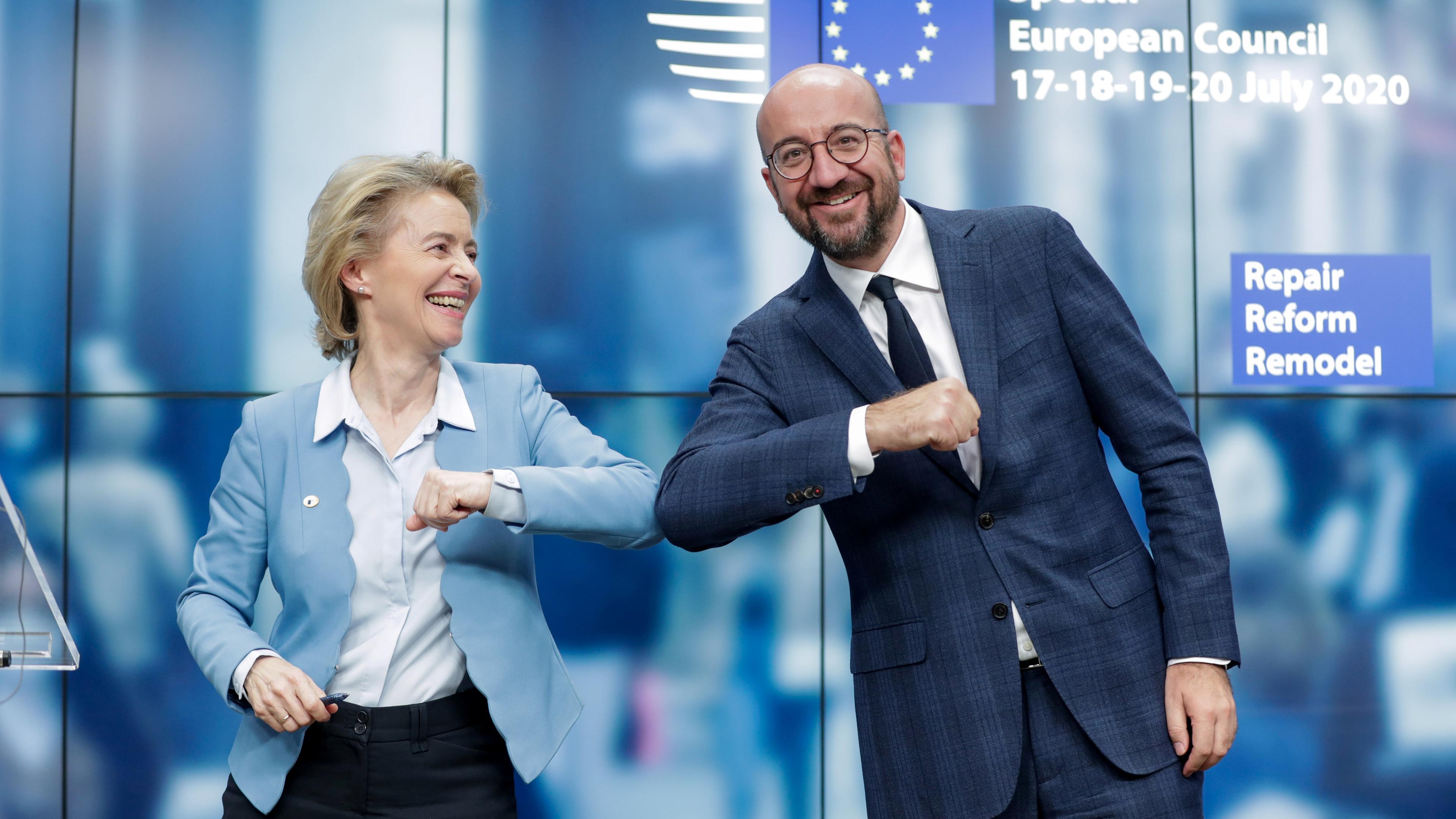 EU-Kommissionspräsidentin Ursula von der Leyen und EU-Ratspräsident Charles Michel bei einer Pressekonferenz am 21.07.2020 nach dem Marathon-Gipfel: Die EU hat sich handlungsfähig gezeigt. 