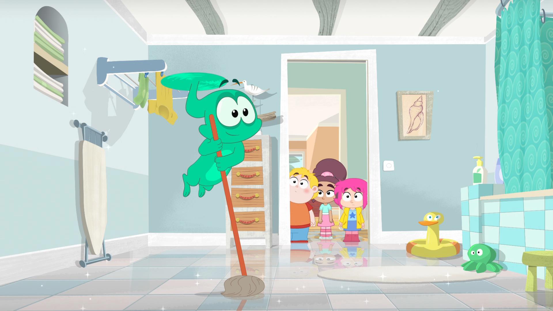 Ernest schwingt in einem blitzblanken Badezimmer einen Wischmopp, während François, Nadine und Rebecca ihn anstarren.