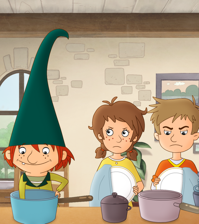Der große Wichtel Nisse steht vergnügt neben Lea und Luis und Frau Kuchenbrand in der Küche. Lea und Luis wirken sauer.
