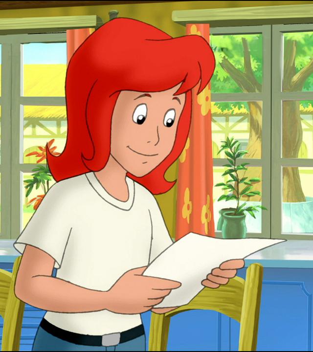 Tina steht in der Küche und hält einen Brief in der Hand. Sie wirkt sehr glücklich.