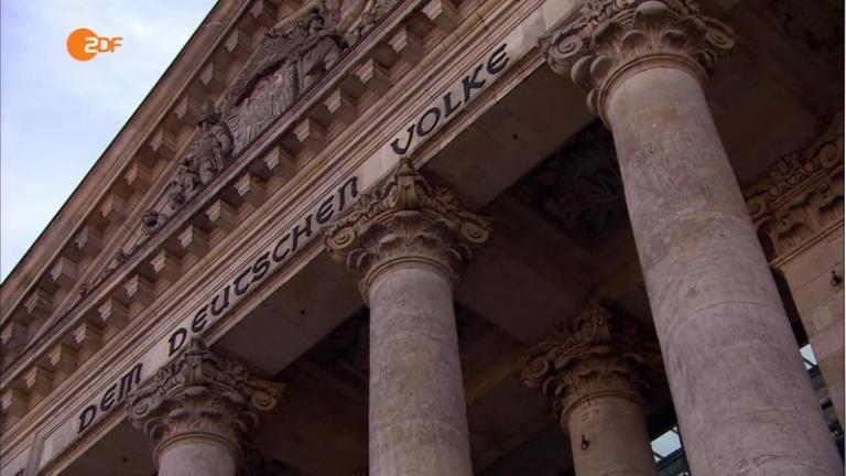 Der Schriftzug "Dem Deutschen Volke" auf dem Reichstagsgebäude in Berlin
