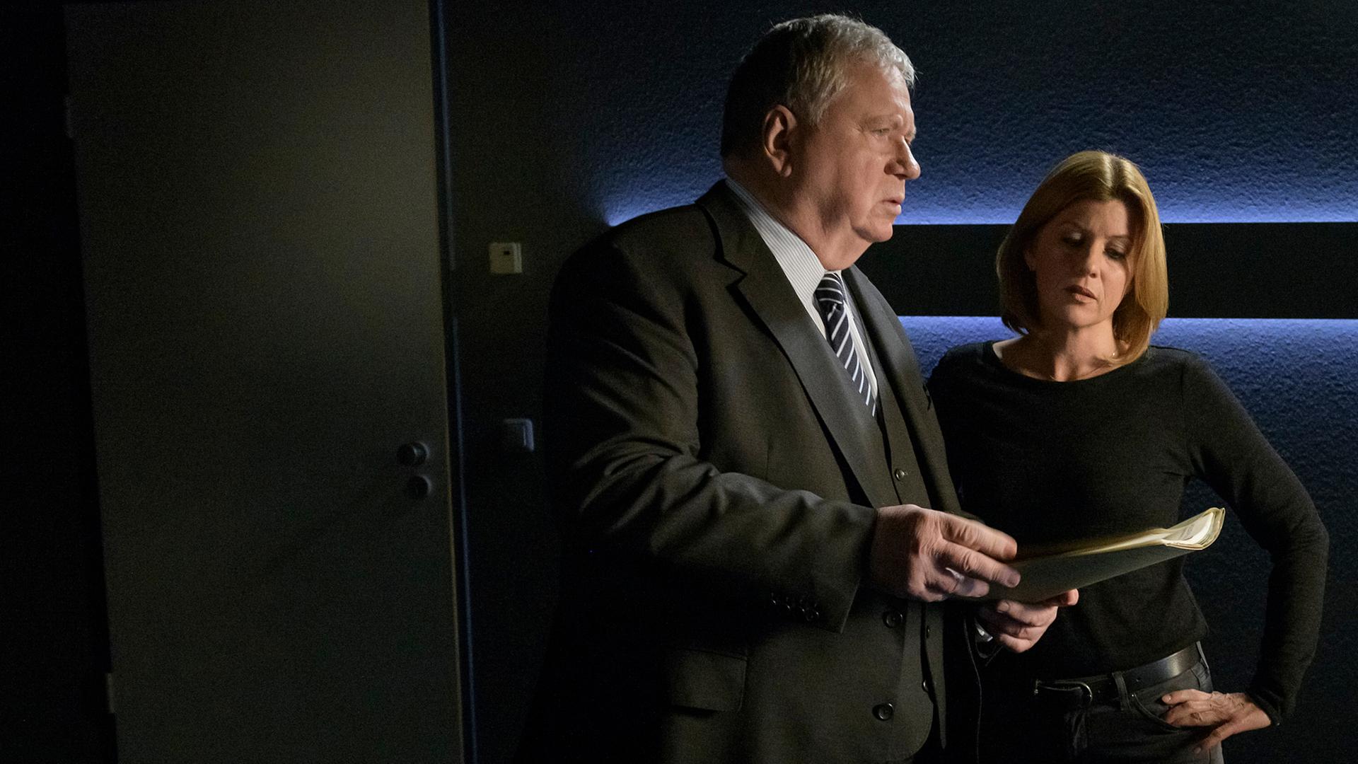 Bernd Reuther (Rainer Hunold) und Kerstin Klar (Fiona Coors) 