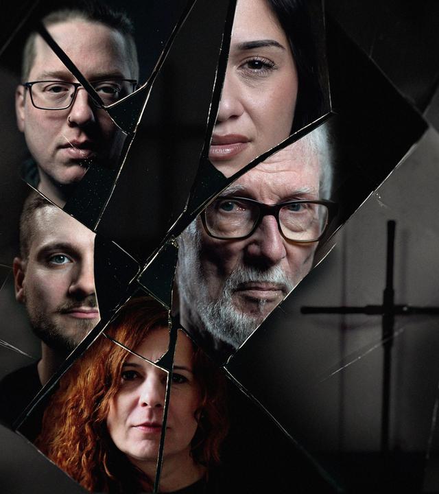 Montage: Die Gesichter der Protagonisten Nicole Bauer, Jörg Müller, Rose de Jesus, Lorenzo di Martino und Jan erscheinen in den Scherben eines zerbrochenen Spiegels. Im dunklen Hintergrund ist ein Kreuz zu erkennen