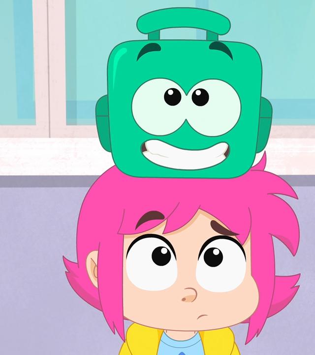 Rebecca hat Ernest in Form eines Rucksacks auf dem Kopf.