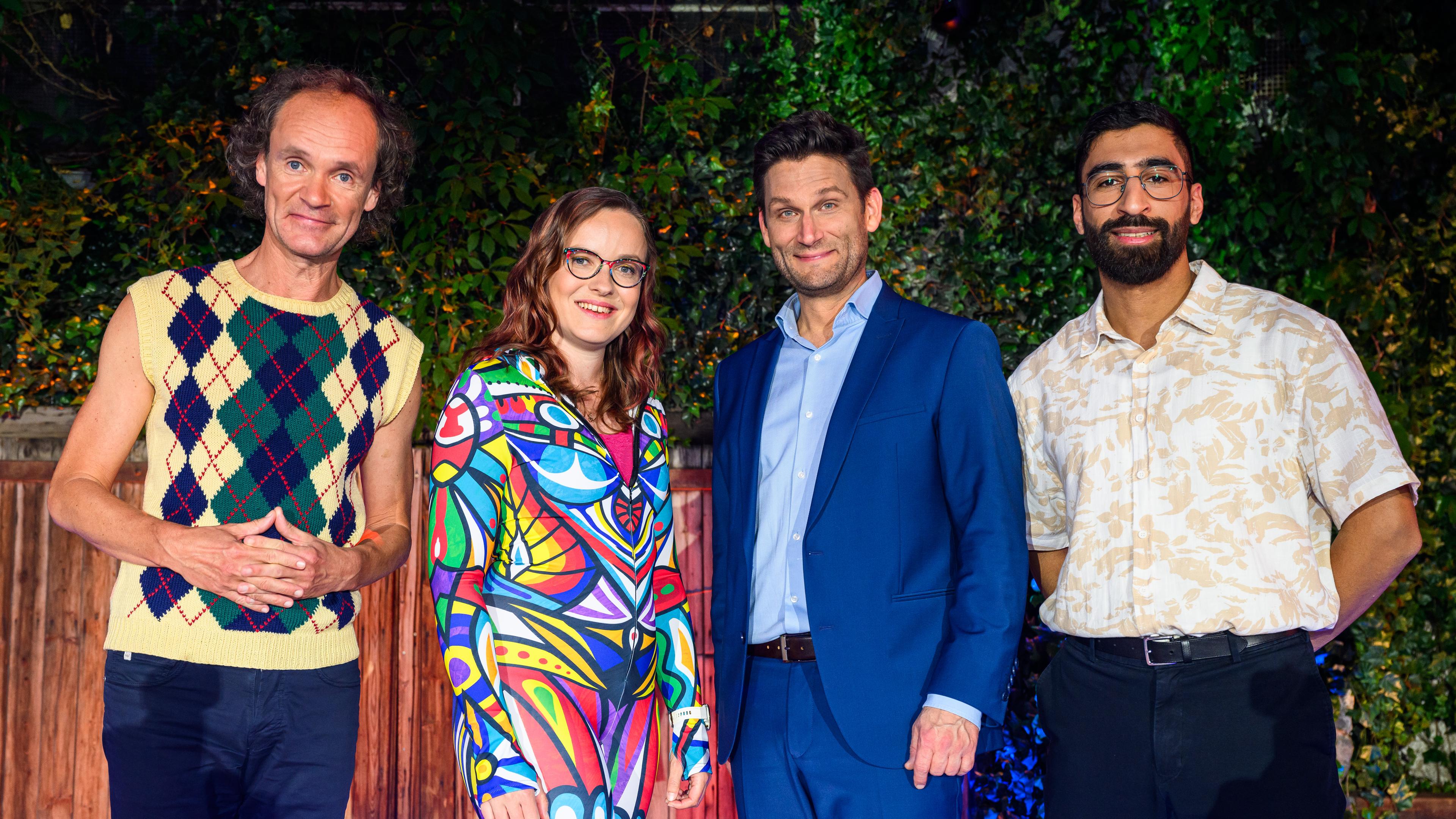 Von links Gastgeber Olaf Schubert, Helene Bockhorst, Christian Ehring und Kawus Kalantar