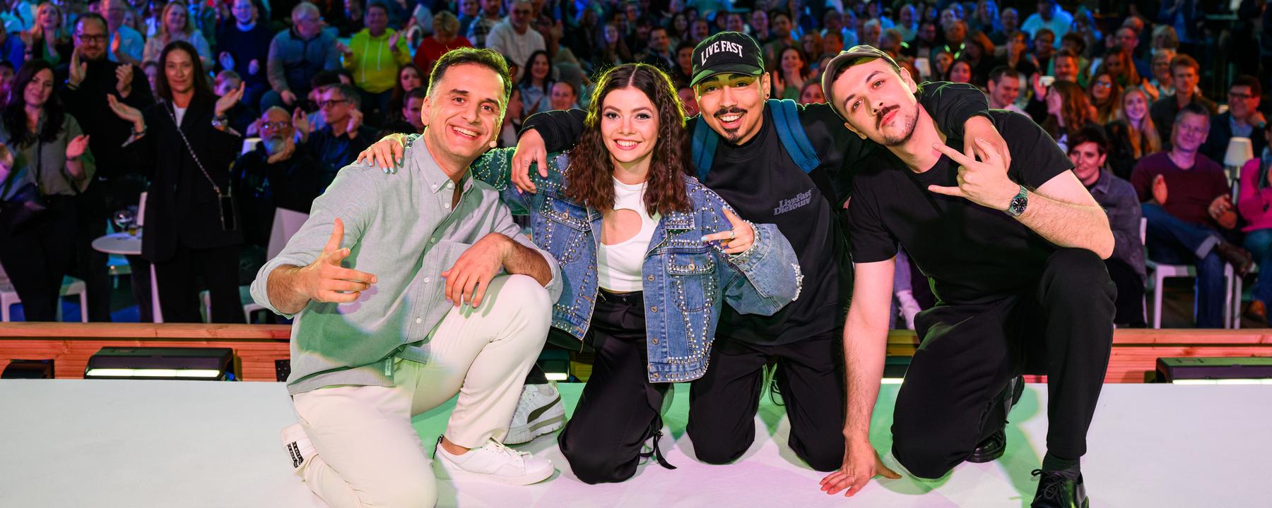 Von links der Gastgeber Özcan Cosar, Maria Clara Groppler, Tony Bauer und Fred Costea.