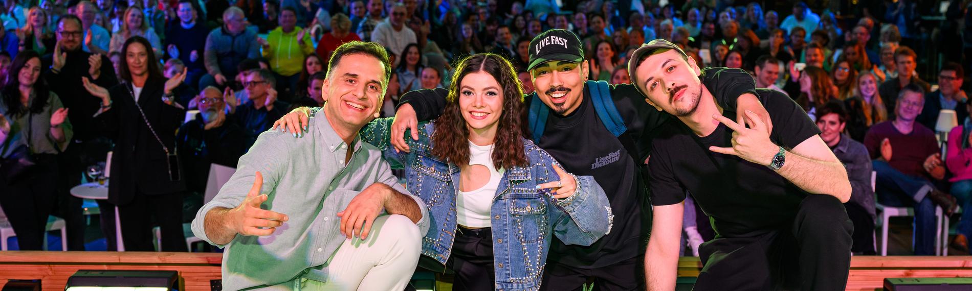 Von links der Gastgeber Özcan Cosar, Maria Clara Groppler, Tony Bauer und Fred Costea.