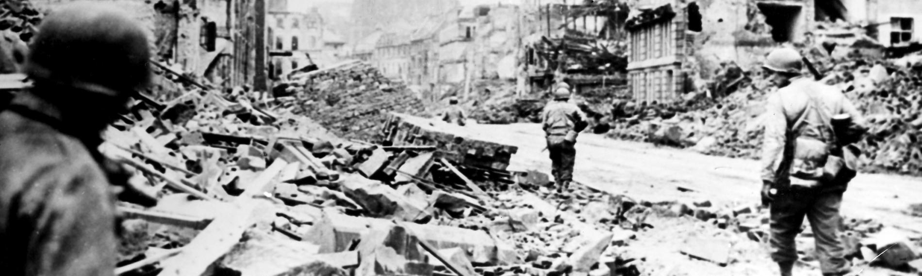 Archiv: Soldaten im zerstörten Köln