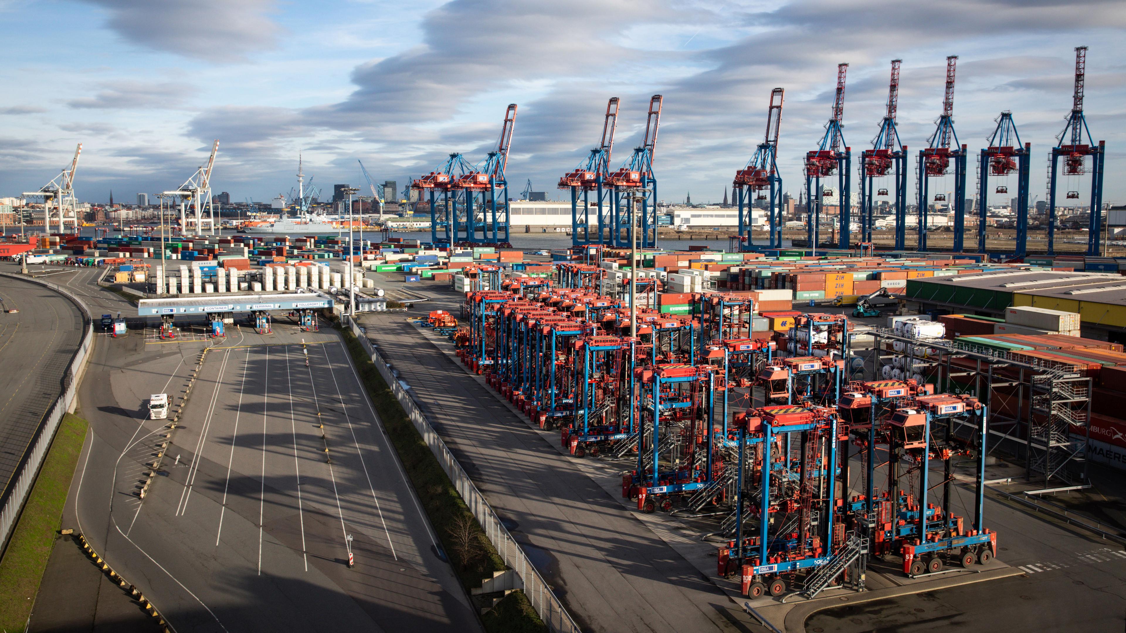 Container Terminal im Hamburger Hafen, aufgenommen am 15.01.2020
