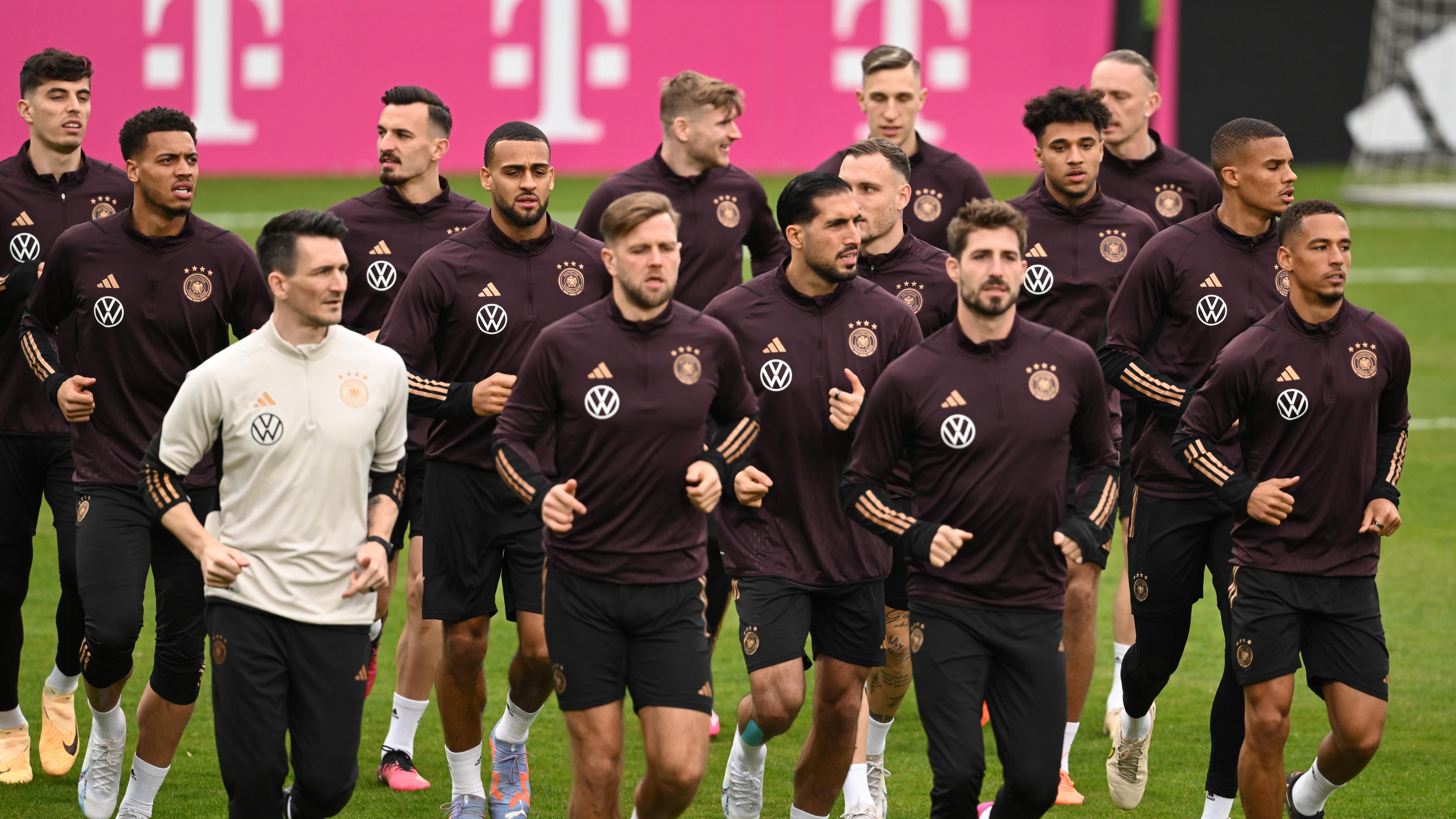 Die Spieler der DFB-Auswahl trainieren vor den Länderspielen gegen Peru und Belgien im Stadion am Brentanobad in Frankfurt am Main.