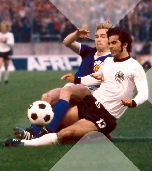 Duell zwischen zwei DDR-Nationalspieler und bundesdeutschem Fußballspieler