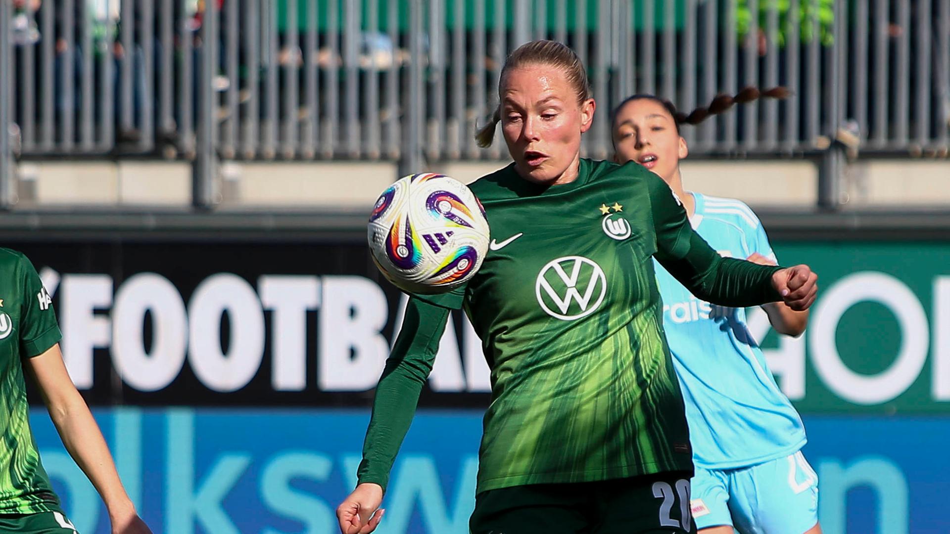 Guro Bergsvand (VfL Wolfsburg) kämpft. 