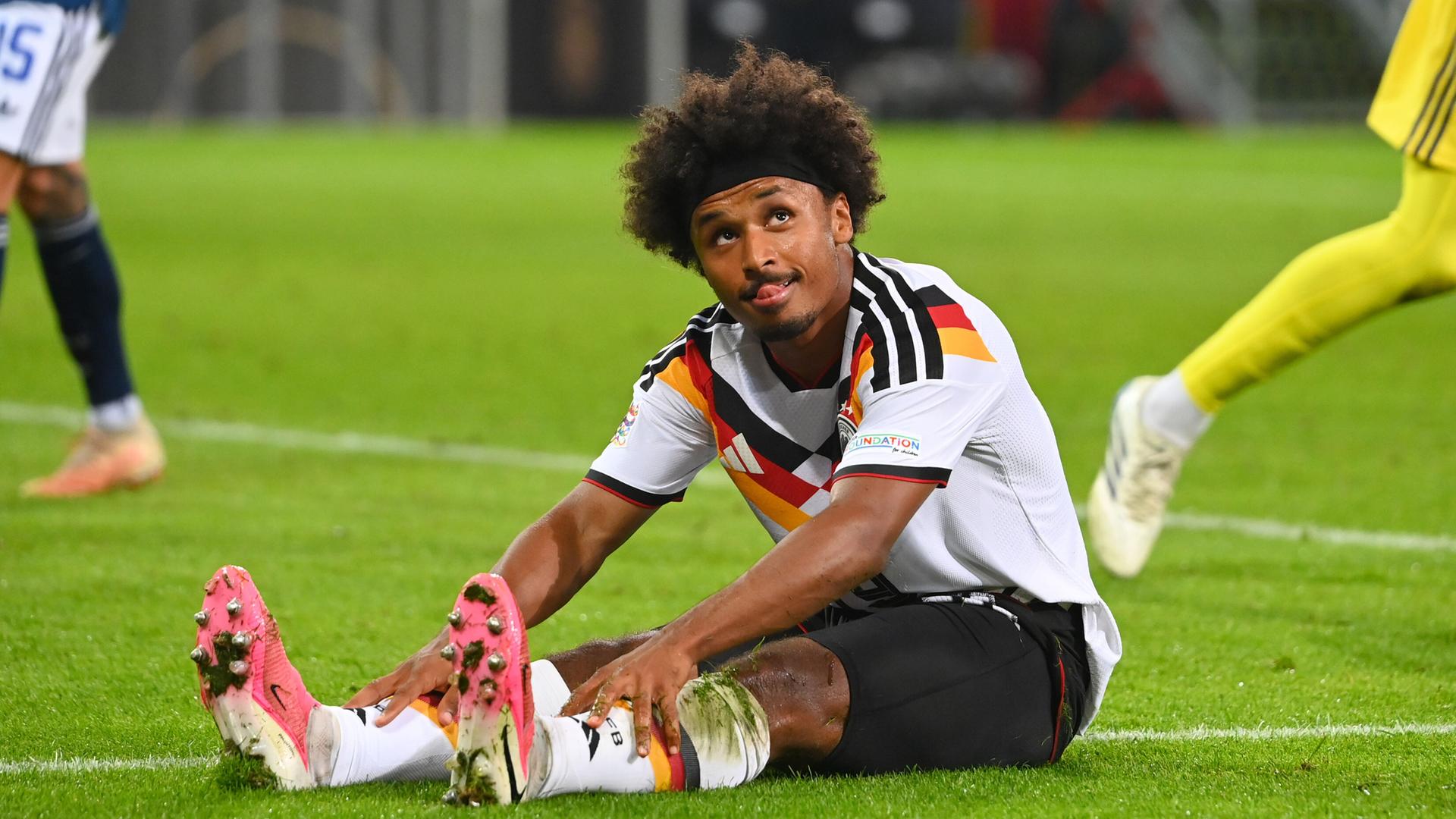 Karim Adeyemi  (Deutschland) am Boden. 