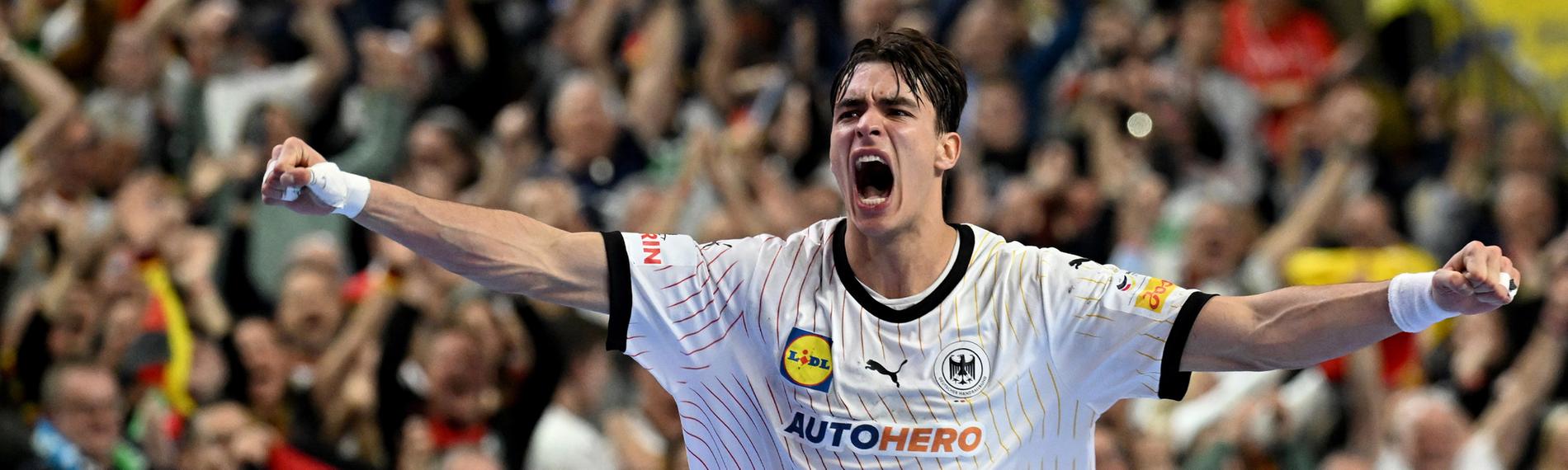 Deutschlands Julian Köster jubelt nach seinem Treffer beim Spiel gegen Island am 18.01.2024.