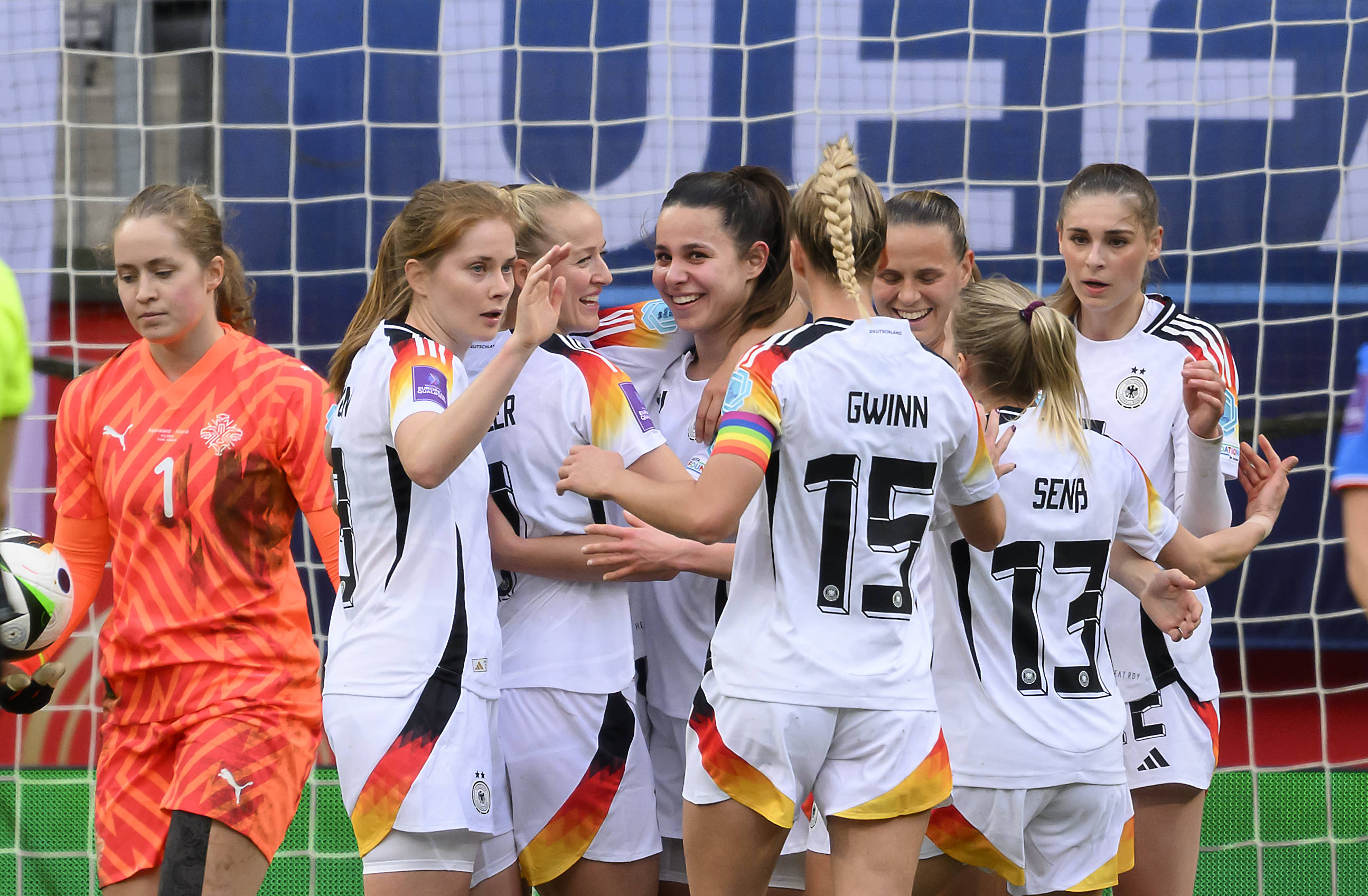 Beherzter Auftritt der DFB-Frauen gegen Island