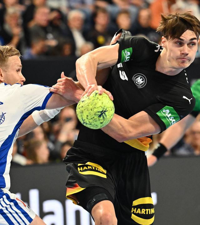 Miro Schluroff zieht nach einem Überzieher an Elloi Snaer Vidarsson (Island) vorbei