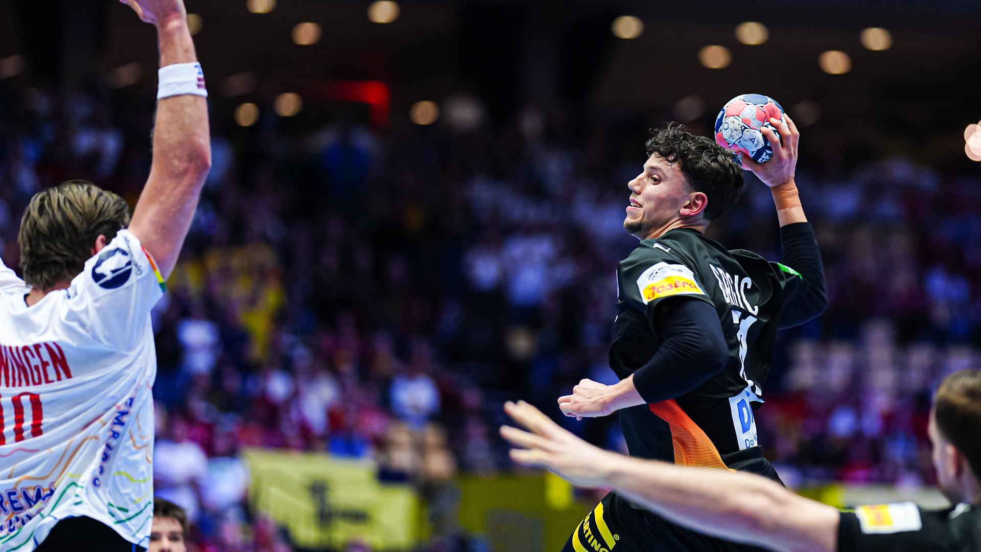 Wurf Tor Marko Grgic (Deutschland, 71).