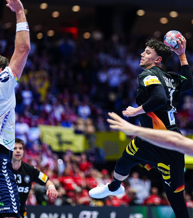 Wurf Tor Marko Grgic (Deutschland, 71).