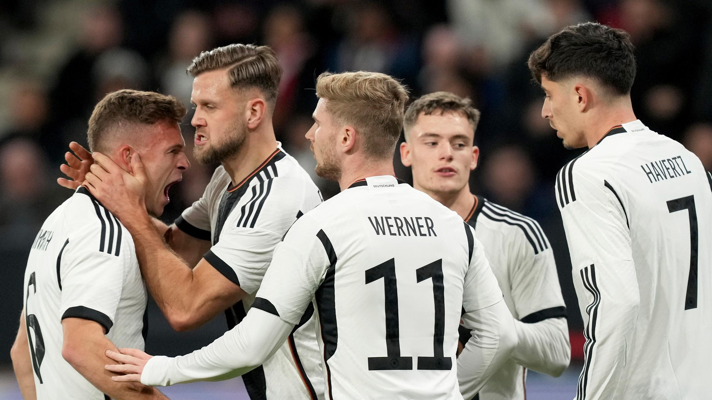 Niclas Fuellkrug und Team feiern das erste Tor gegen Peru.