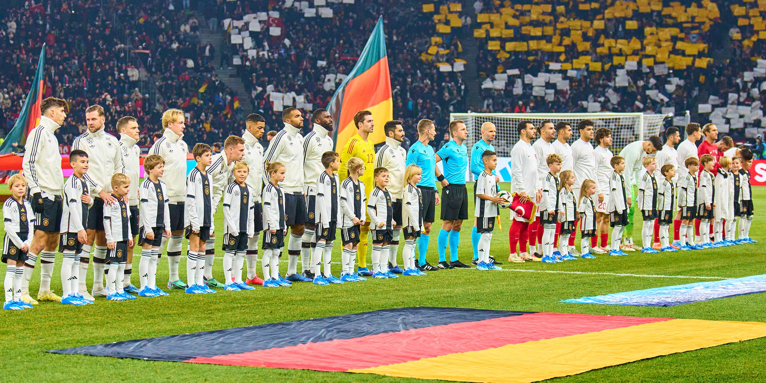 Choreografie der DFB-Fans vor dem Freundschaftsspiel Deutschland - Türkei
