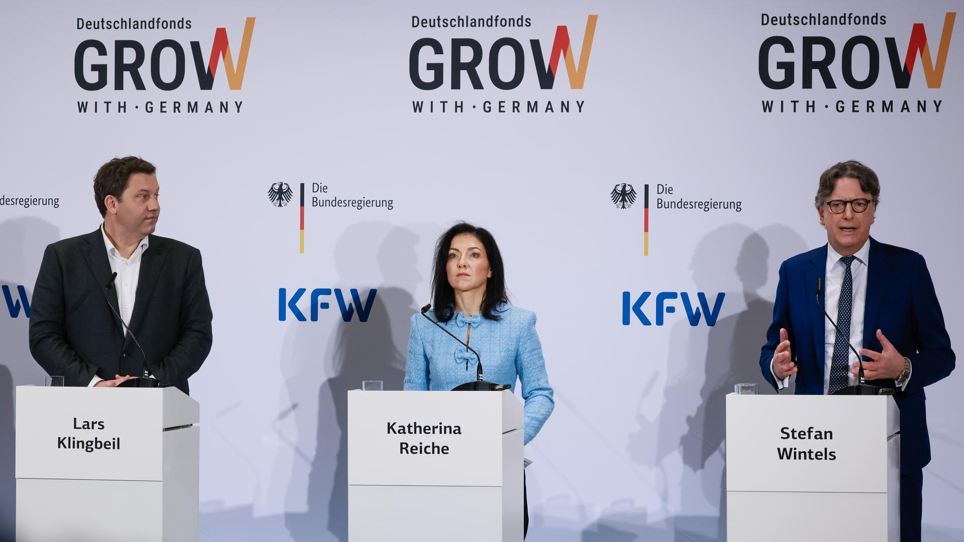 Stefan Wintels (R) gestures as he speaks next to German Economy Minister Katherina Reiche (C) and German Finance Minister Lars Klingbeil (L) during a press conference