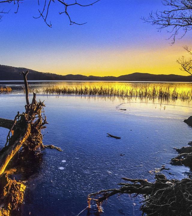 Sonnenuntergang am Laacher See, Deutschland, Rheinland-Pfalz, Vulkaneifel Laacher See at sunset, Germany, Rhineland-Pal