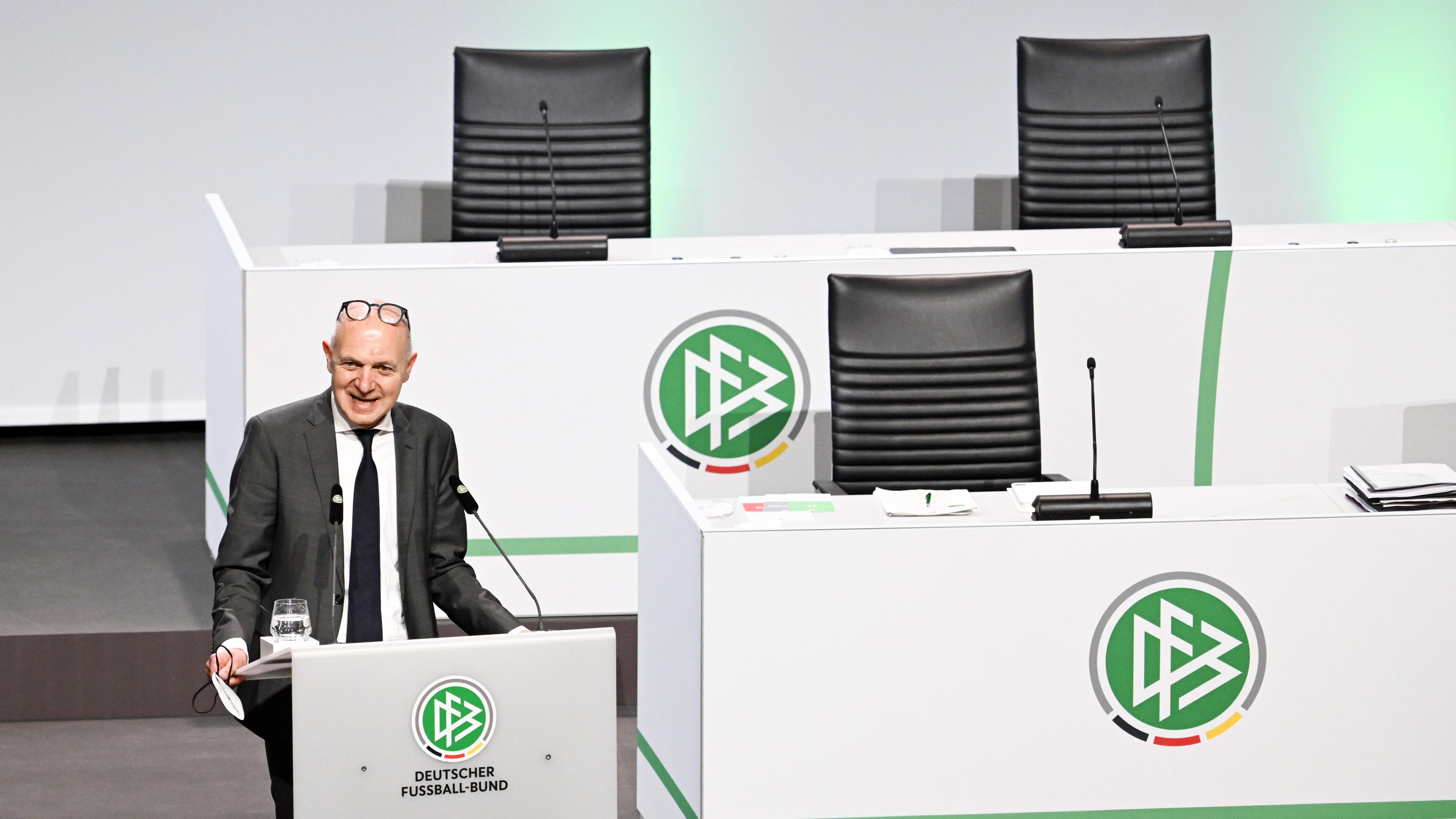 Hat die Wahl gegen Peter Peters mit 193:50 Stimmen gewonnen: Der neue DFB-Präsident Bernd Neuendorf.
