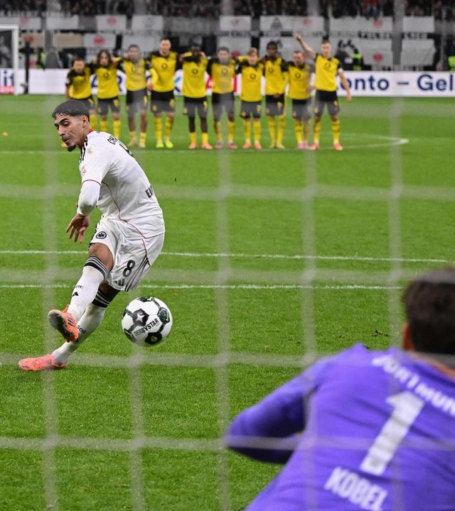 Erster Elfmeter von Frankfurt am 28.10.25
