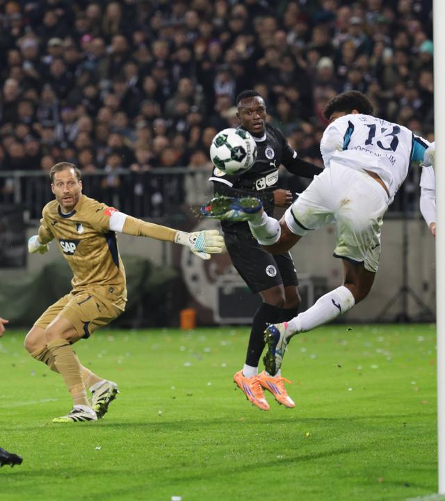 St. Pauli und Hoffenheim Spieler in Hamburg am 28.10.25